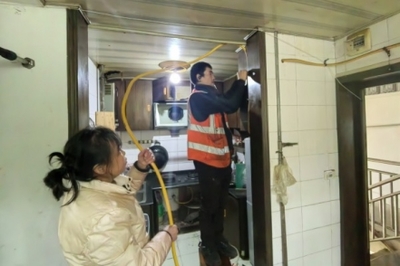 江北大石坝街道:安装燃气自闭阀 守护居民“安全线”